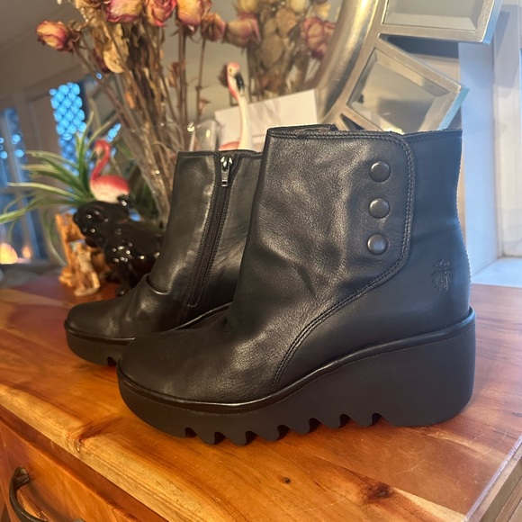 Fly London 38 RARE black bootie NEW UNWORN - Picture 1 of 4